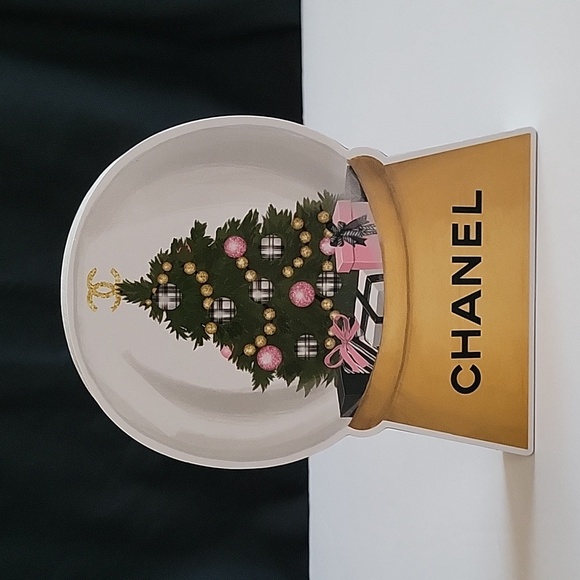 Fashion Snow Globe - Picture 4 of 4